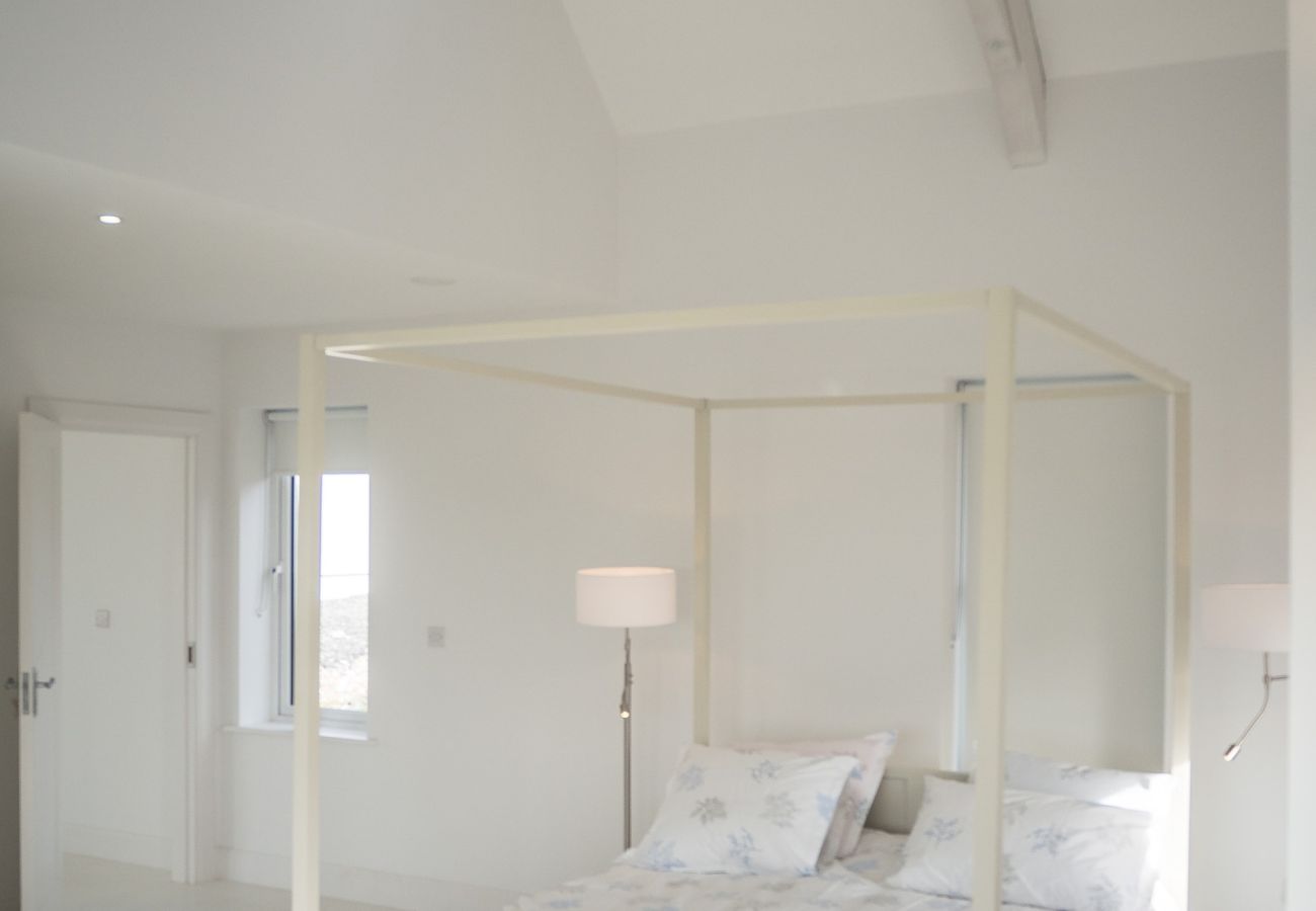House in Ballyconneely - Doleen Quay House is a luxurious beach holiday home