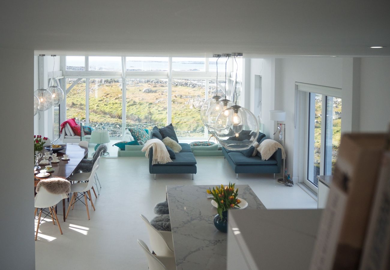 House in Ballyconneely - Doleen Quay House is a luxurious beach holiday home