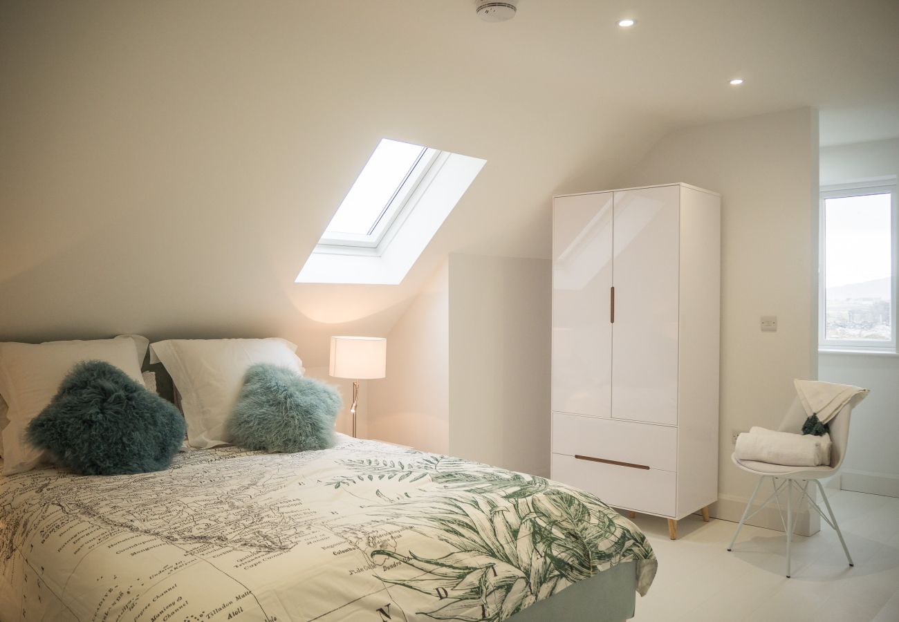 House in Ballyconneely - Doleen Quay House is a luxurious beach holiday home