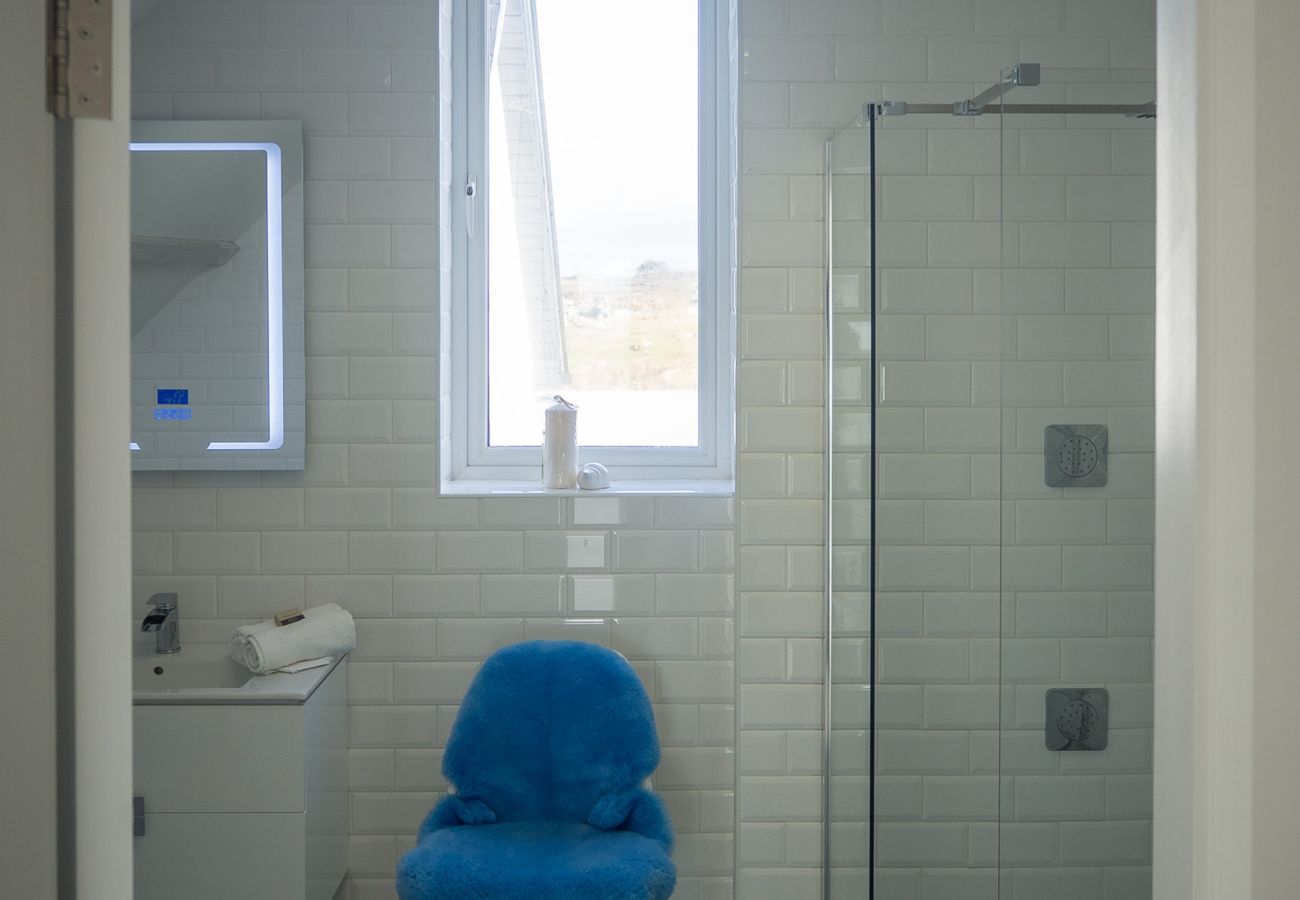 House in Ballyconneely - Doleen Quay House is a luxurious beach holiday home