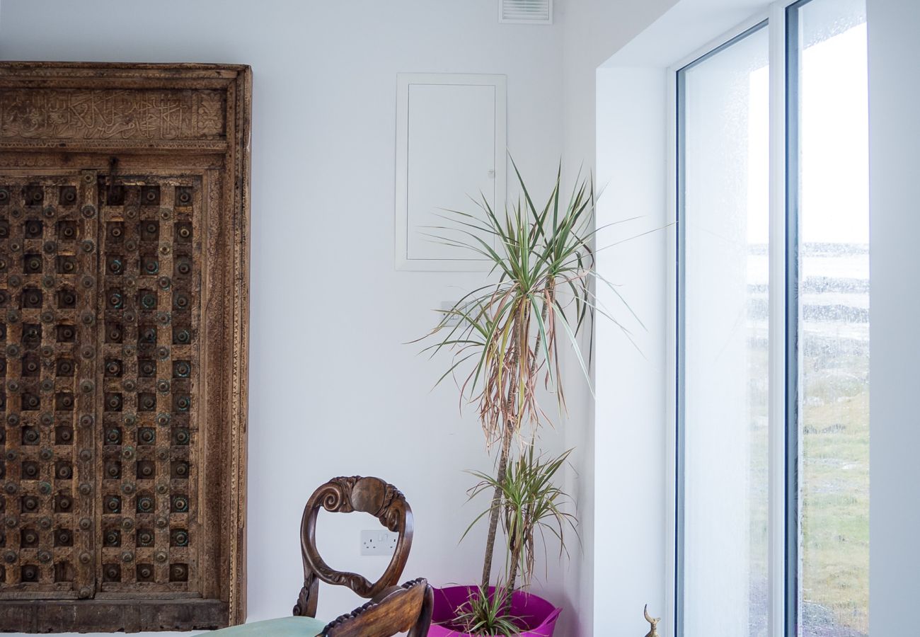 House in Ballyconneely - Doleen Quay House is a luxurious beach holiday home