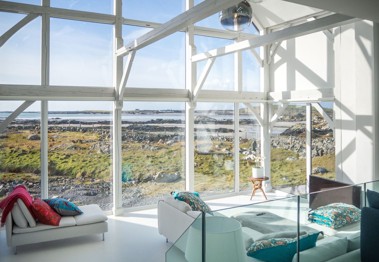 House in Ballyconneely - Doleen Quay House is a luxurious beach holiday home