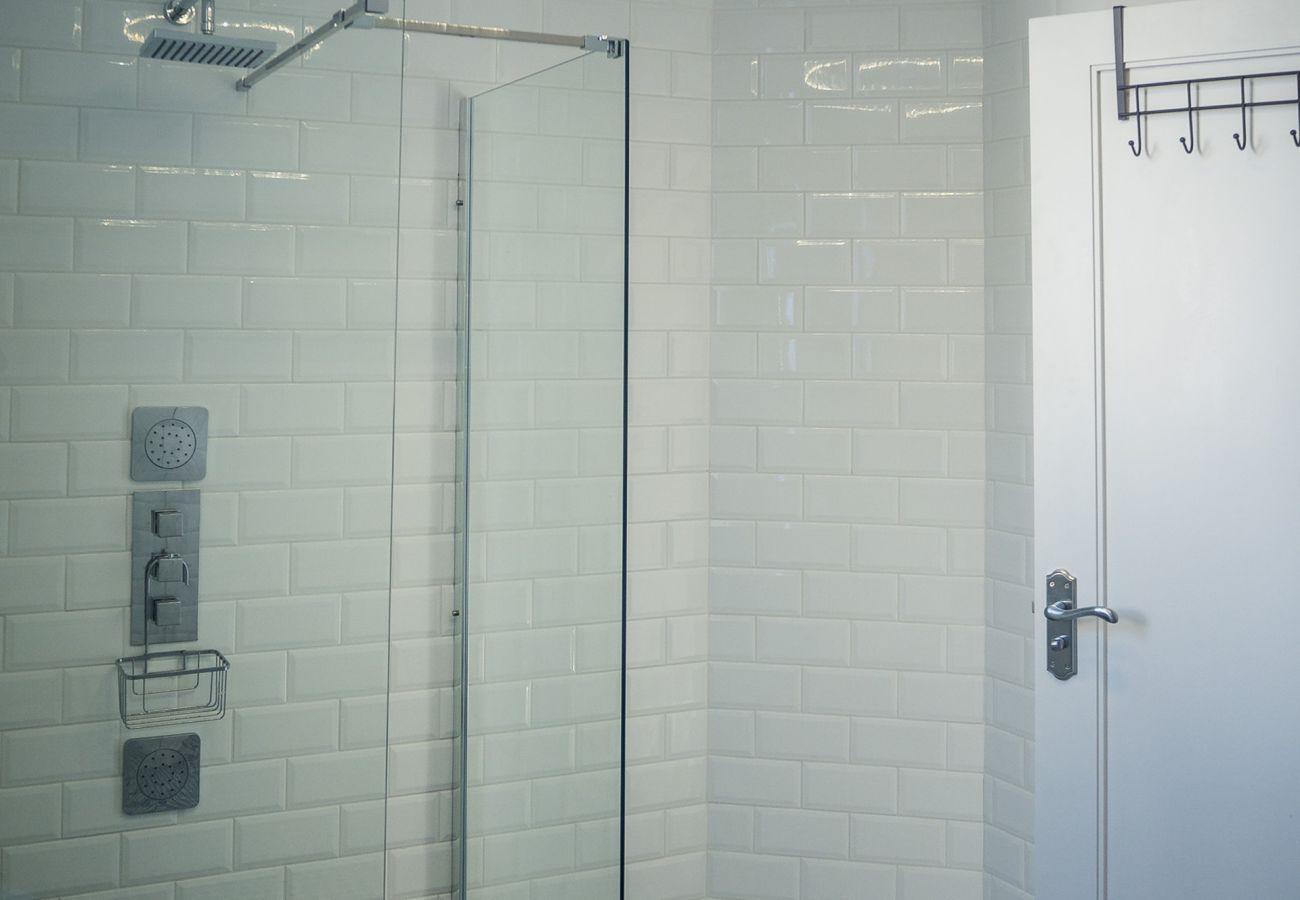 House in Ballyconneely - Doleen Quay House is a luxurious beach holiday home