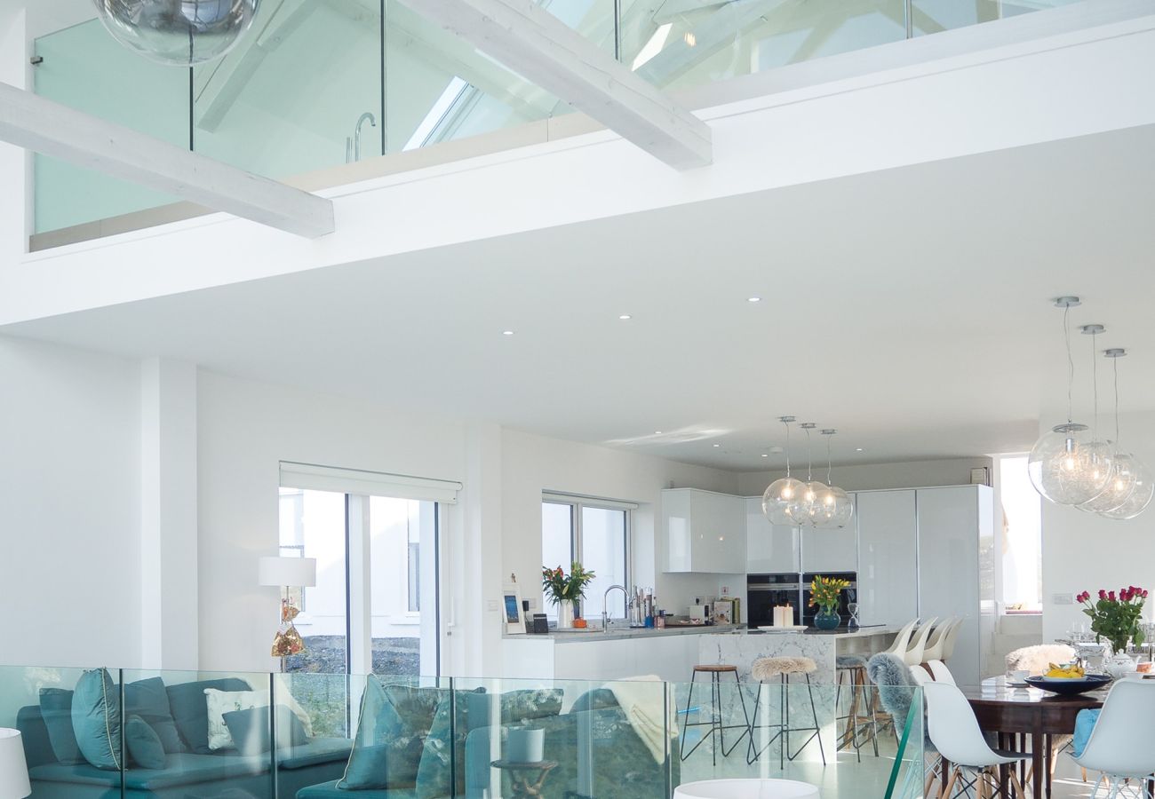 House in Ballyconneely - Doleen Quay House is a luxurious beach holiday home