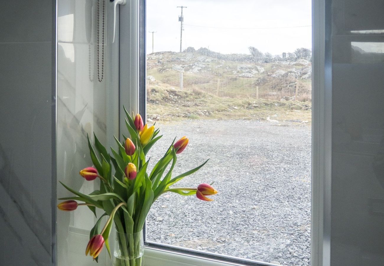 House in Ballyconneely - Doleen Quay House is a luxurious beach holiday home