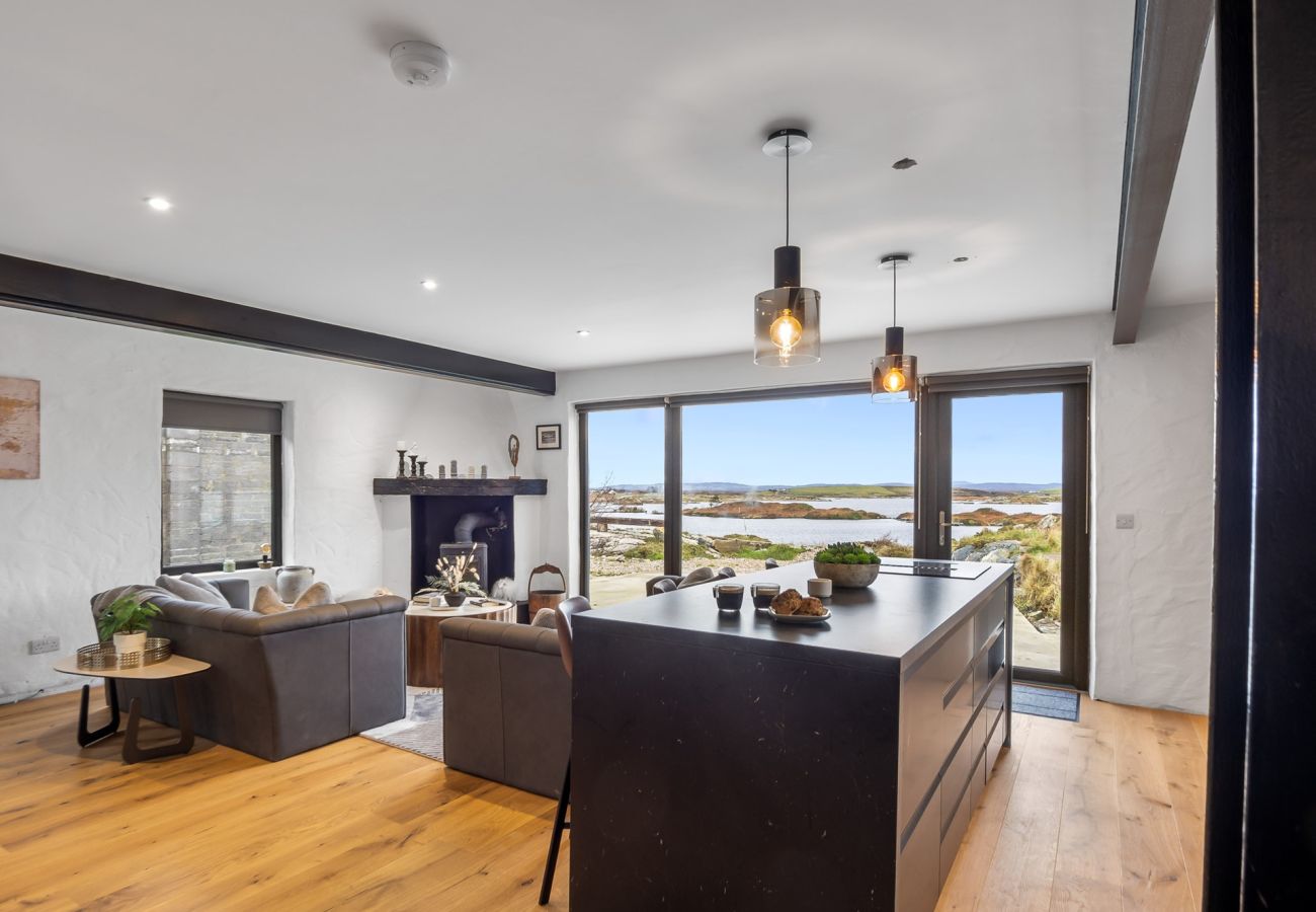 Cottage in Roundstone - GarraÍ Locha - Luxurious Cottage