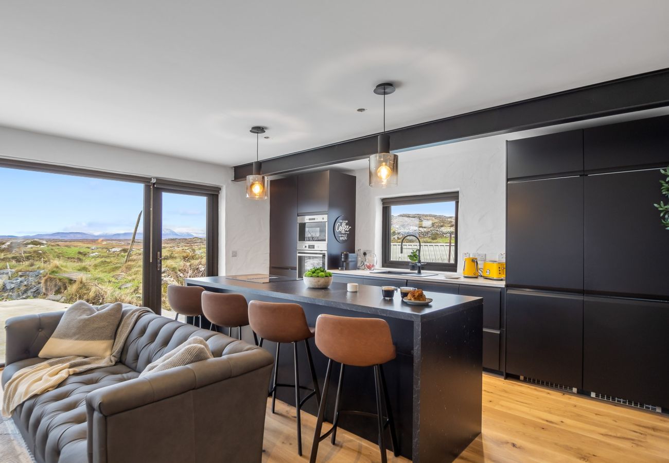 Cottage in Roundstone - GarraÍ Locha - Luxurious Cottage