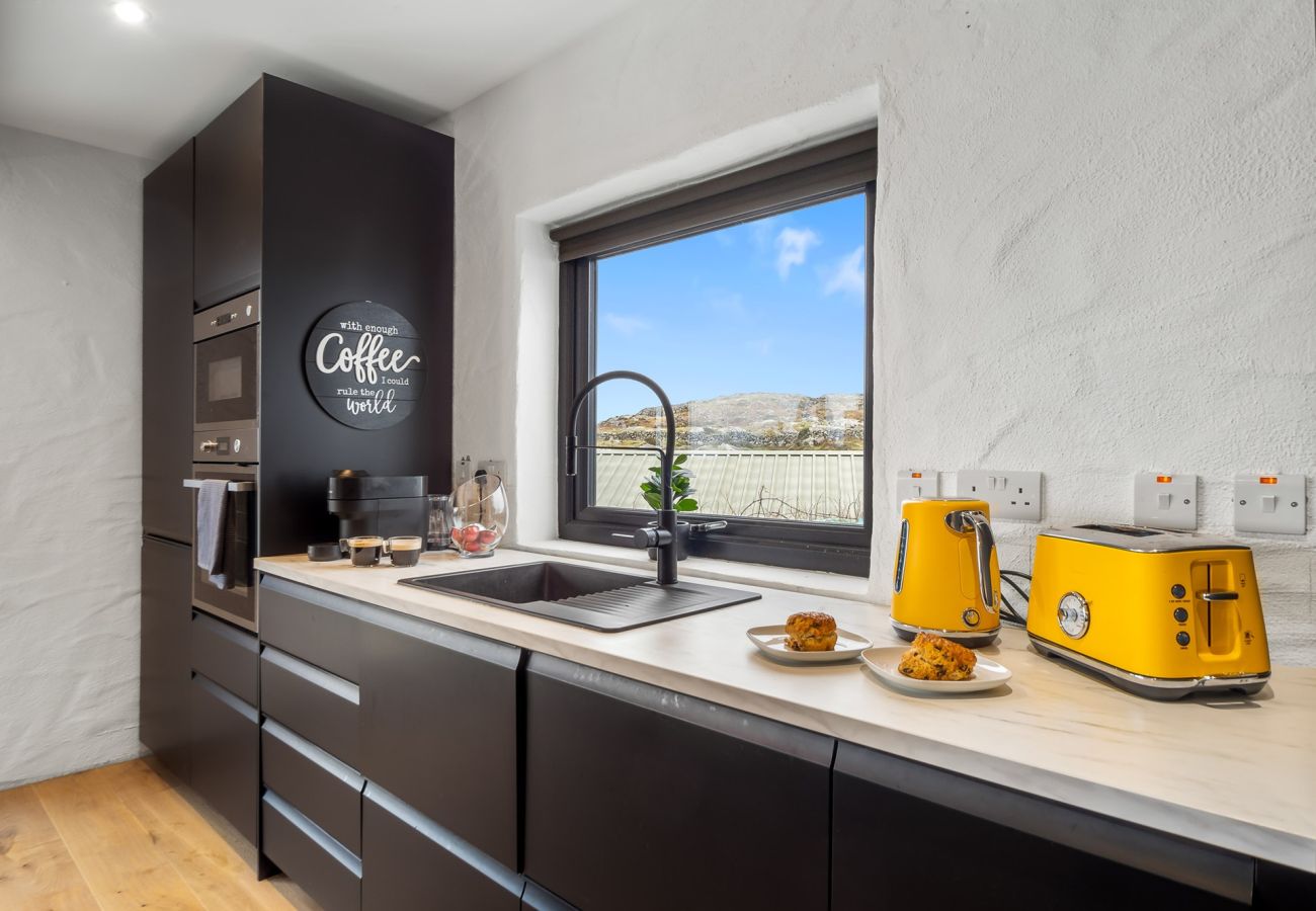 Cottage in Roundstone - GarraÍ Locha - Luxurious Cottage