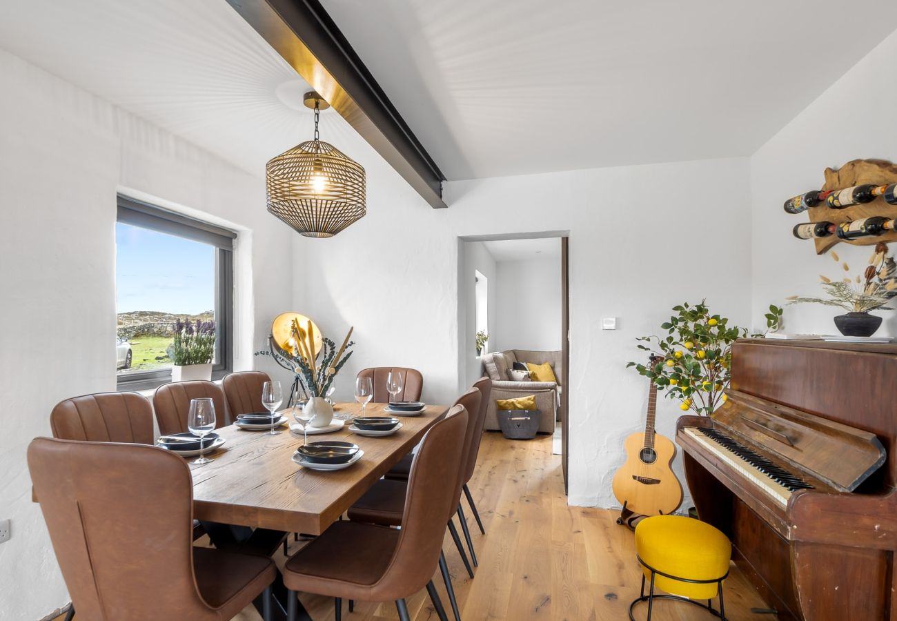 Cottage in Roundstone - GarraÍ Locha - Luxurious Cottage