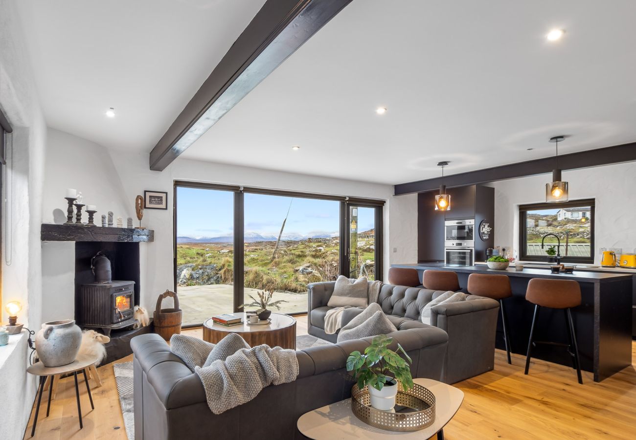 Cottage in Roundstone - GarraÍ Locha - Luxurious Cottage