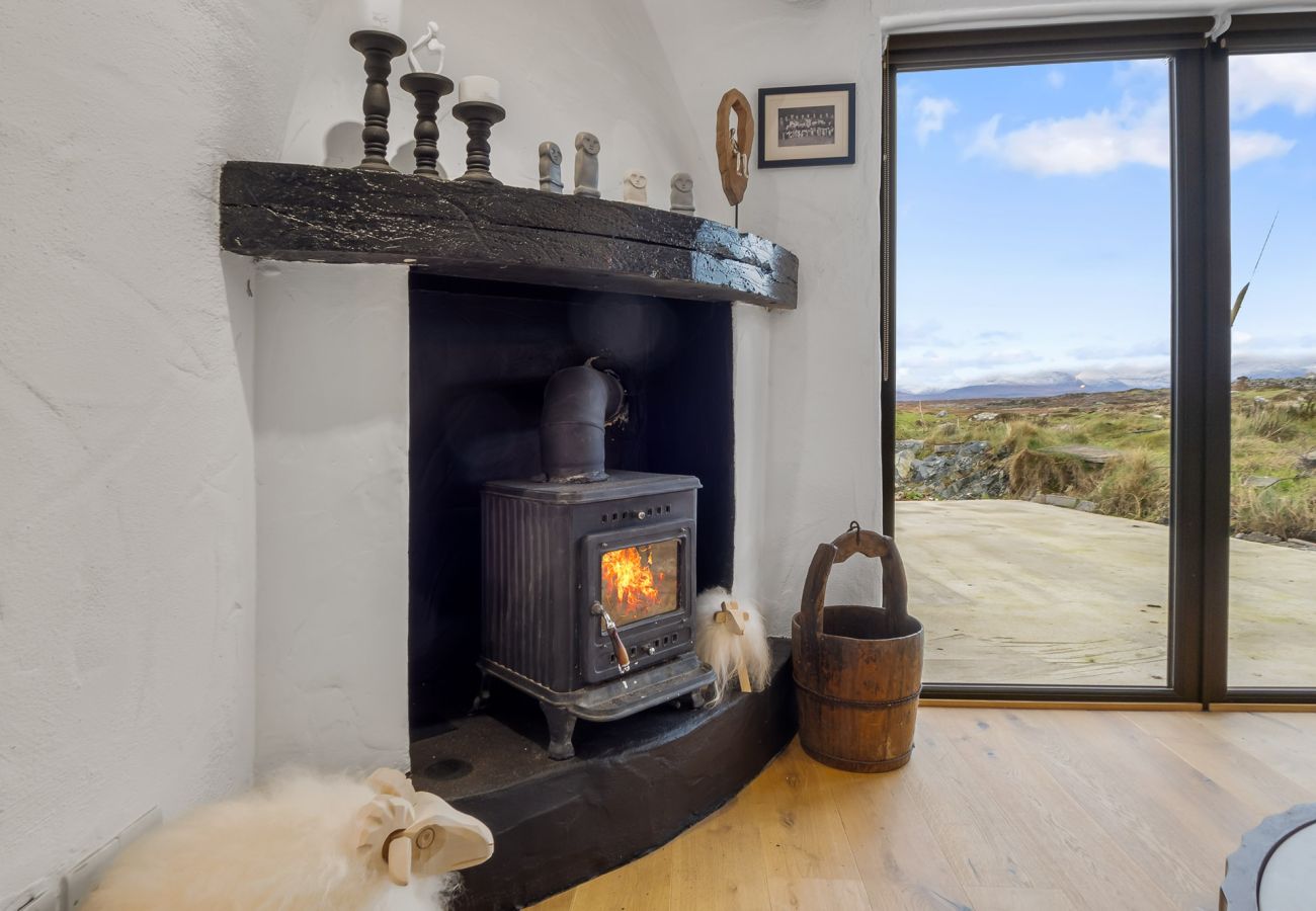 Cottage in Roundstone - GarraÍ Locha - Luxurious Cottage