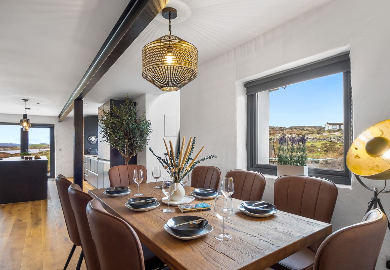 Cottage in Roundstone - GarraÍ Locha - Luxurious Cottage