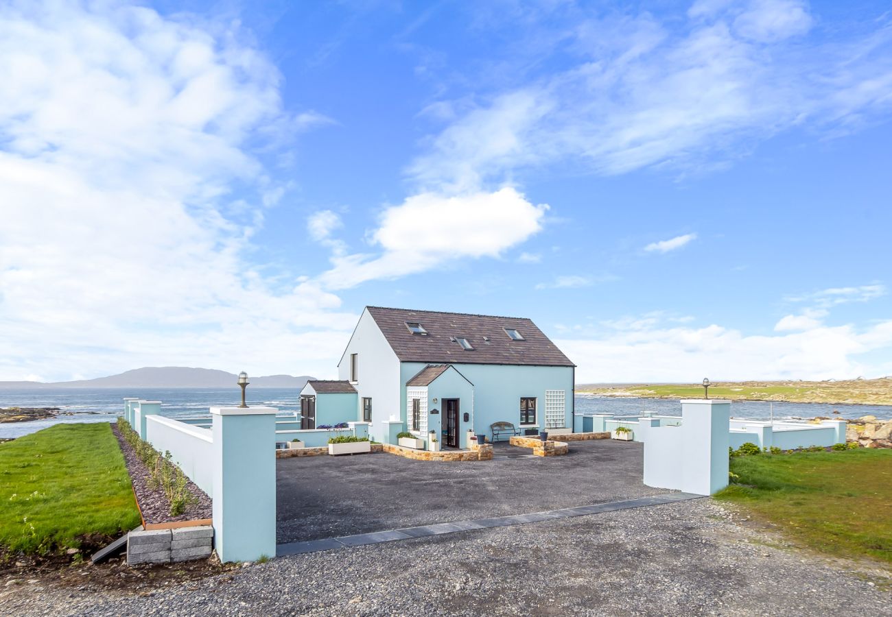 Cottage in Carna - Ocean Mist Luxurious Seaside Haven