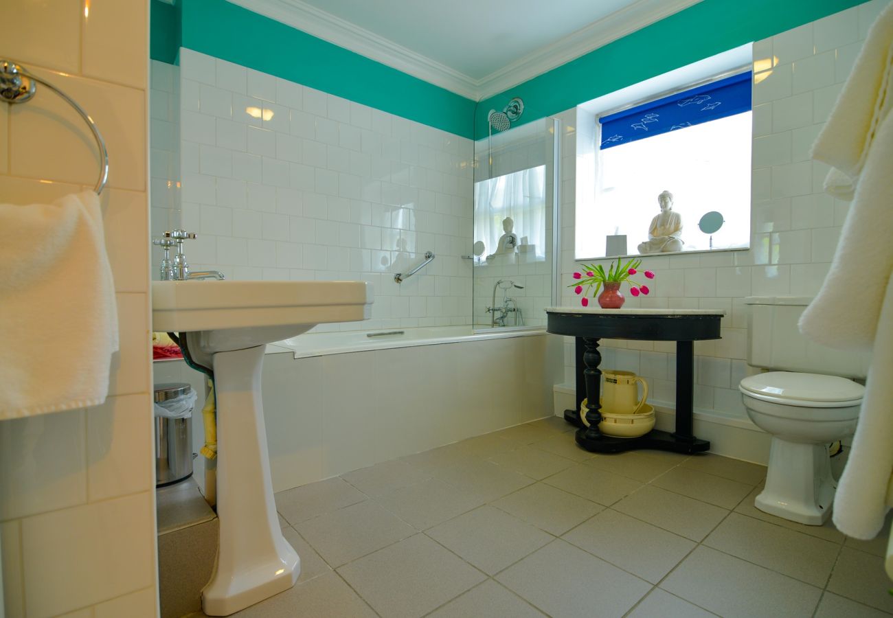 House in Clifden - The Quay House, Clifden's Oldest Building