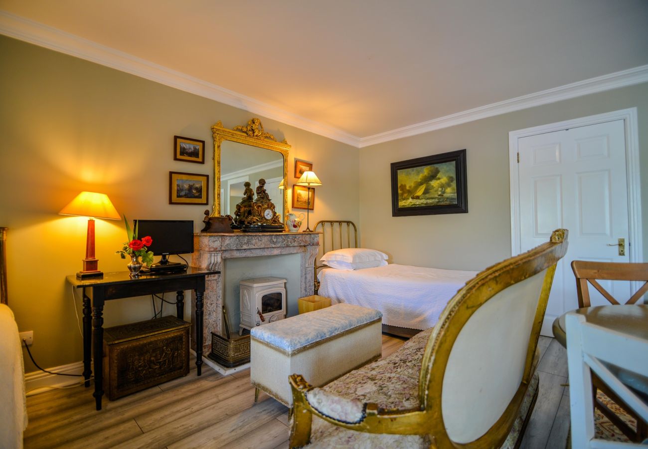 House in Clifden - The Quay House, Clifden's Oldest Building