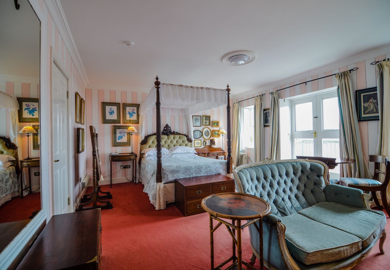 House in Clifden - The Quay House, Clifden's Oldest Building