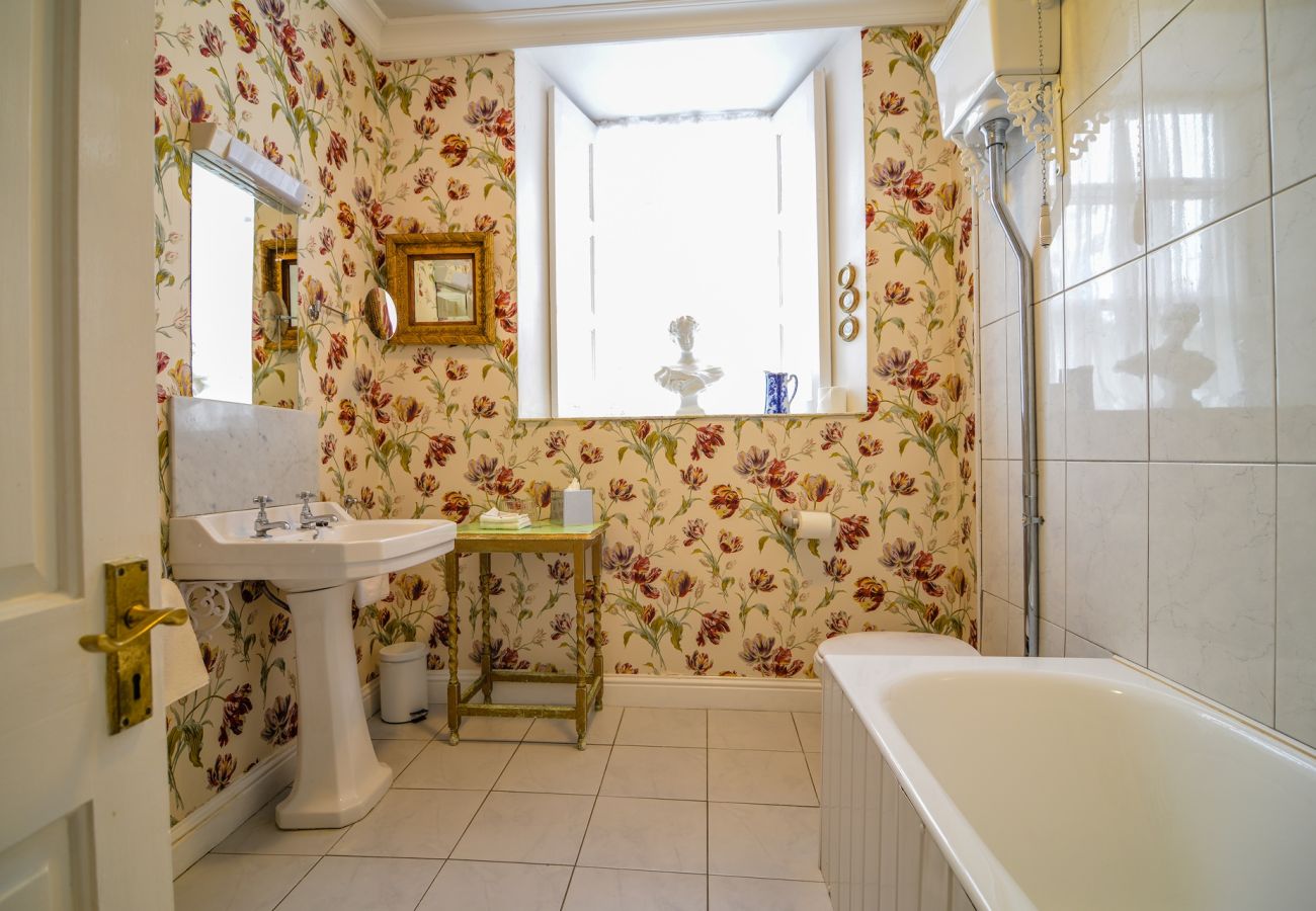 House in Clifden - The Quay House, Clifden's Oldest Building