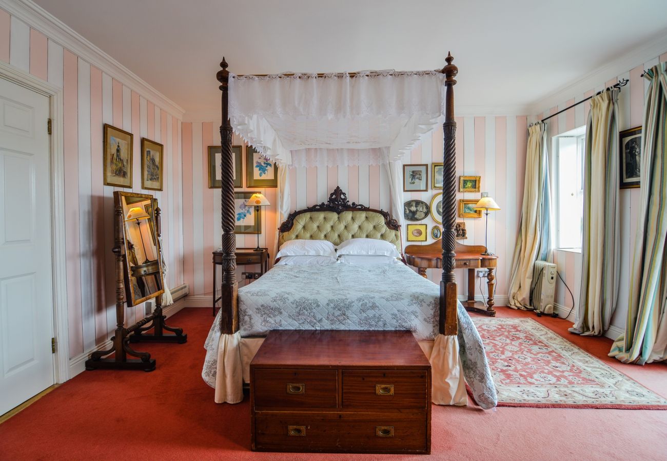 House in Clifden - The Quay House, Clifden's Oldest Building