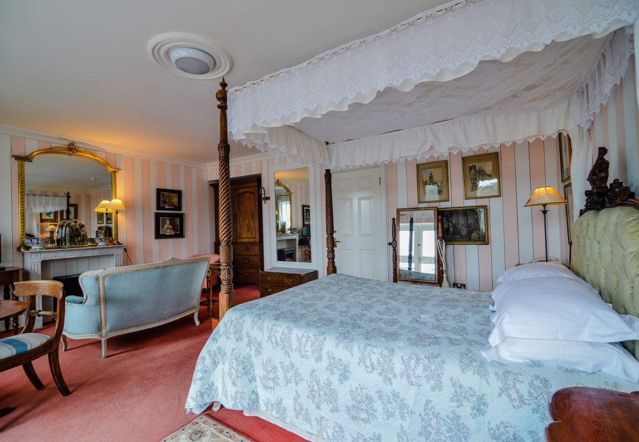 House in Clifden - The Quay House, Clifden's Oldest Building