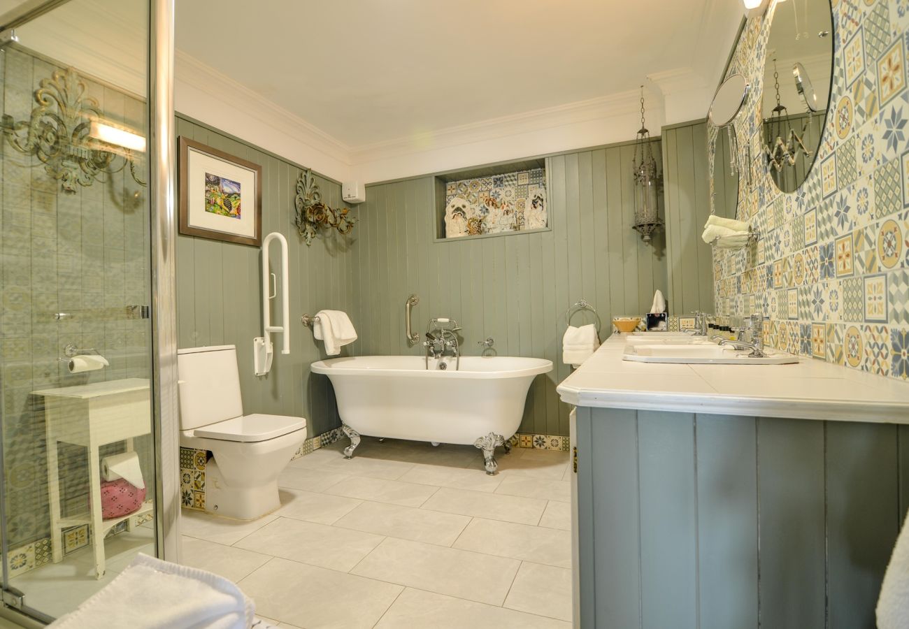 House in Clifden - The Quay House, Clifden's Oldest Building