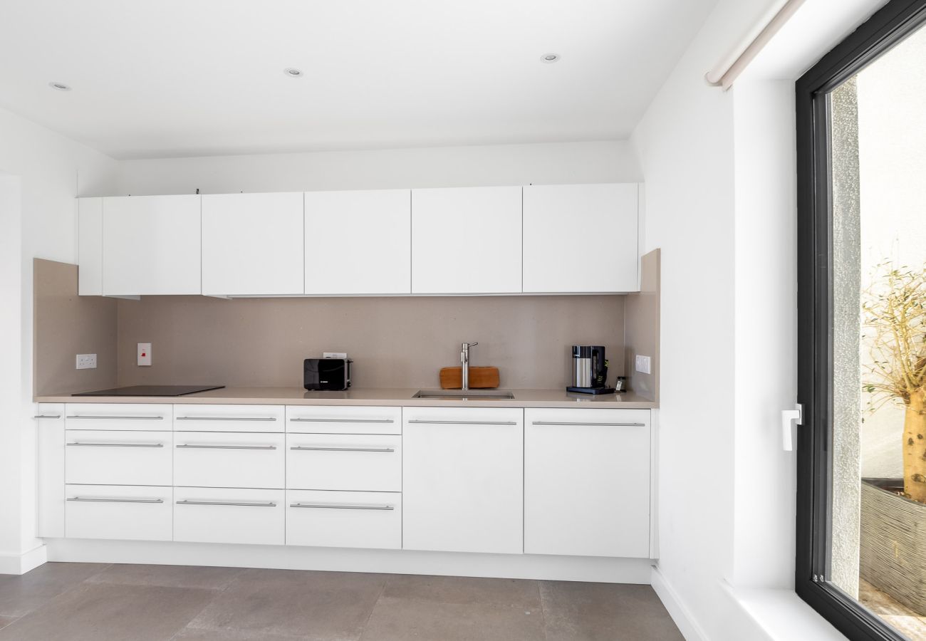 House in Roundstone - West Haven A Coastal Retreat in the Heart of Roundstone