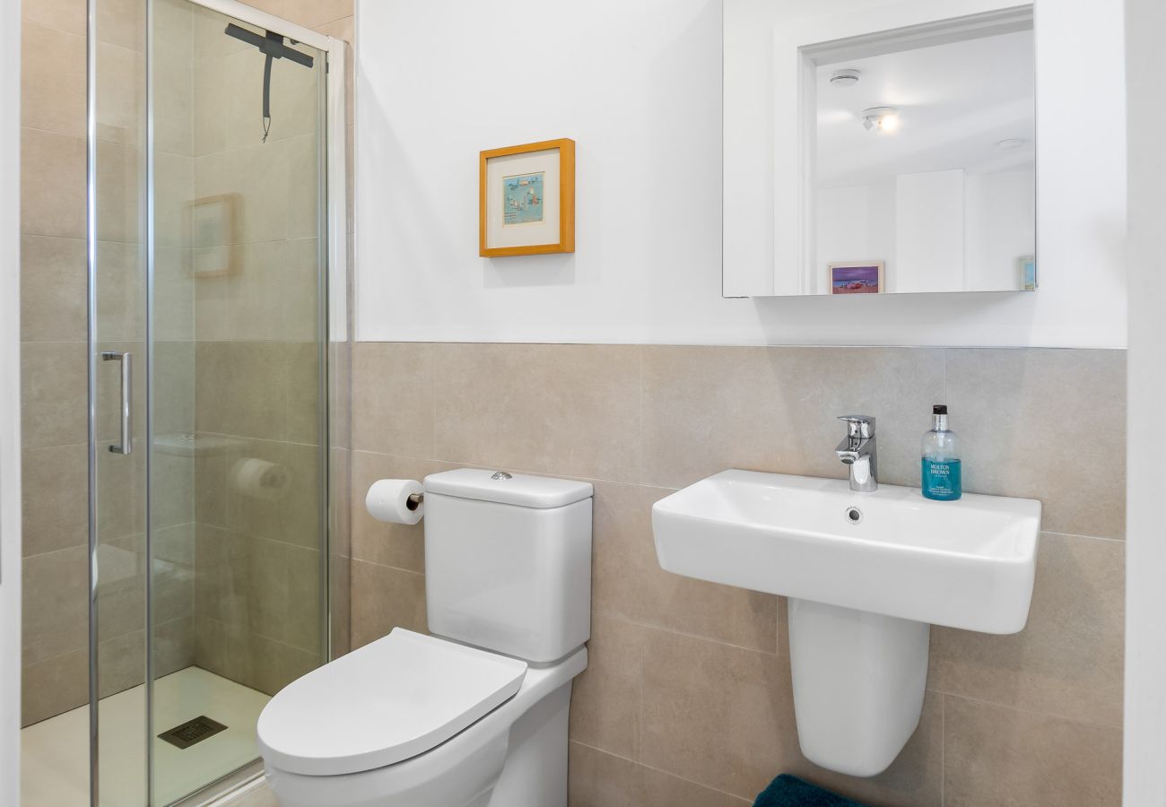 House in Roundstone - West Haven A Coastal Retreat in the Heart of Roundstone