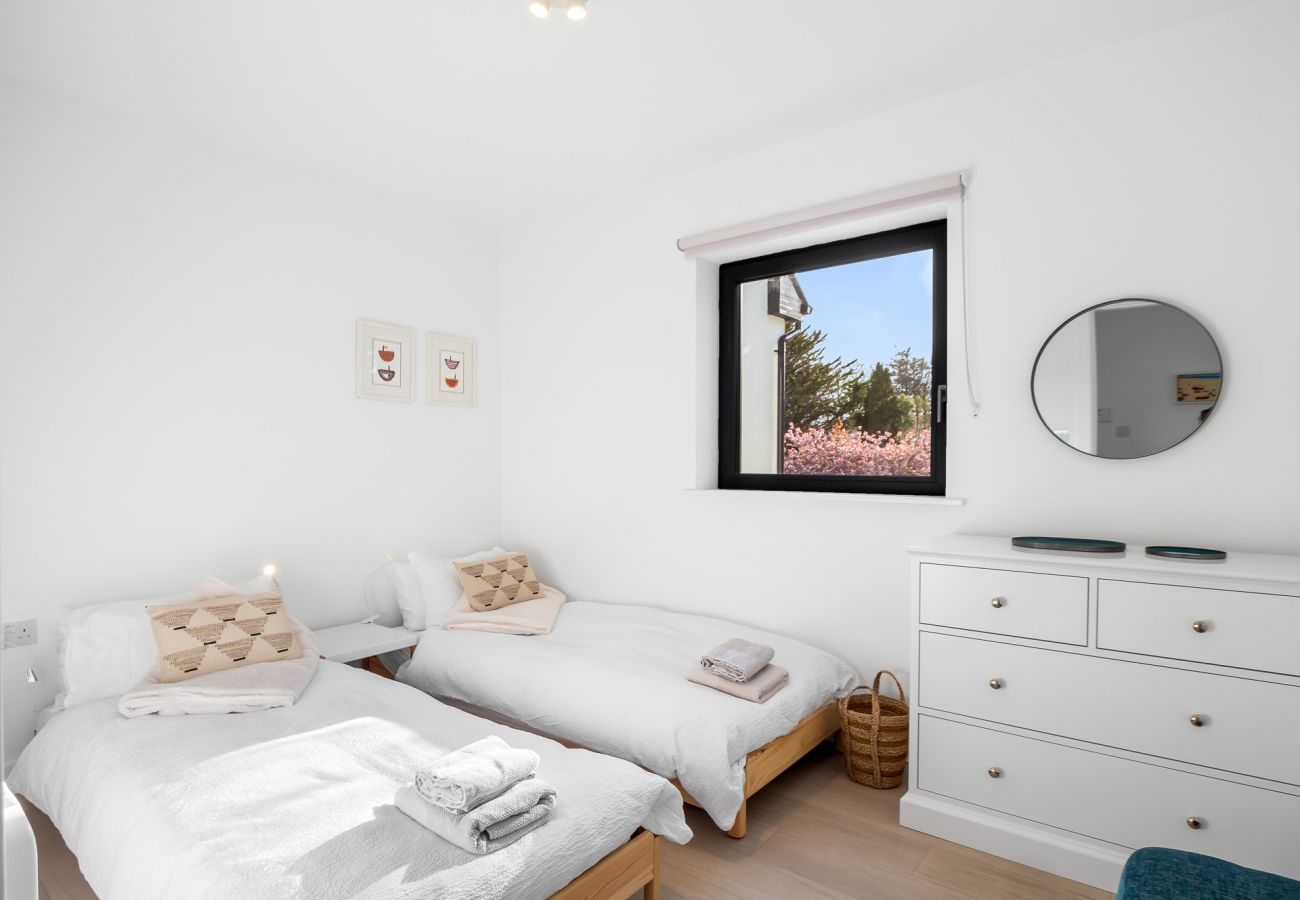 House in Roundstone - West Haven A Coastal Retreat in the Heart of Roundstone