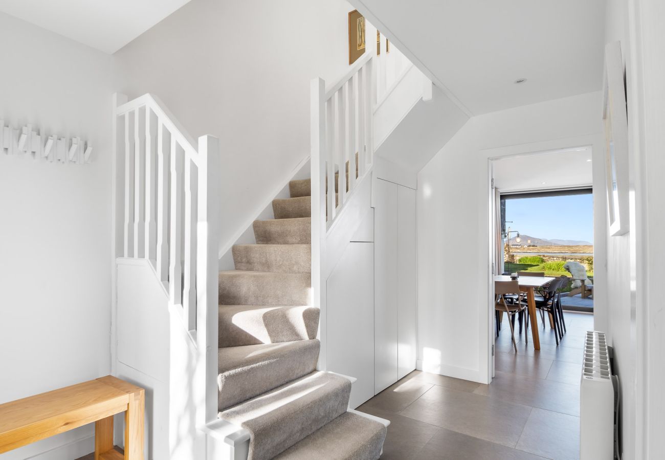 House in Roundstone - West Haven A Coastal Retreat in the Heart of Roundstone