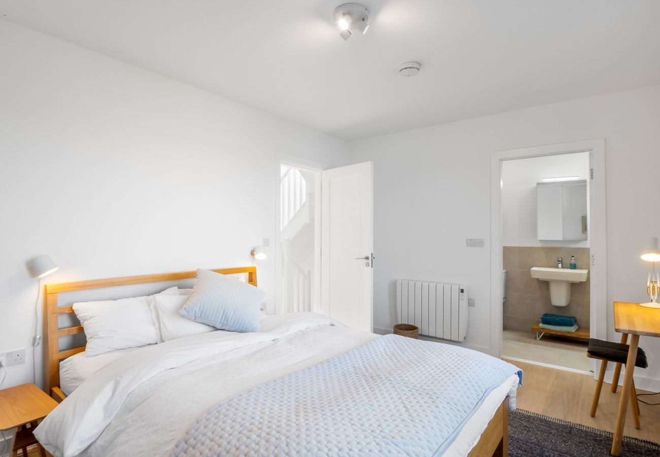 House in Roundstone - West Haven A Coastal Retreat in the Heart of Roundstone