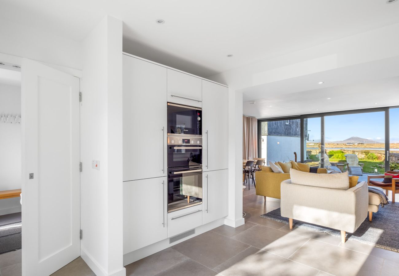 House in Roundstone - West Haven A Coastal Retreat in the Heart of Roundstone