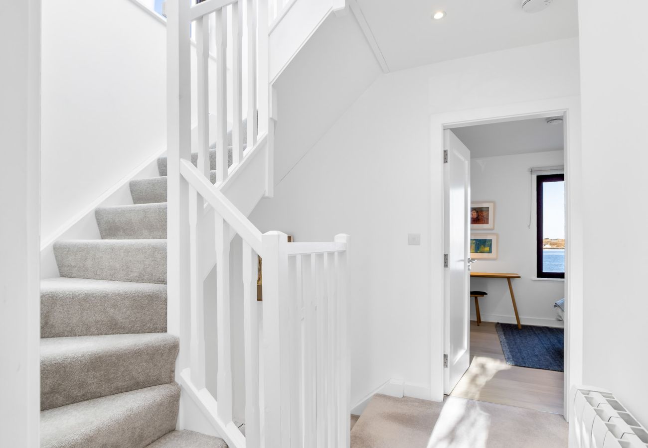 House in Roundstone - West Haven A Coastal Retreat in the Heart of Roundstone