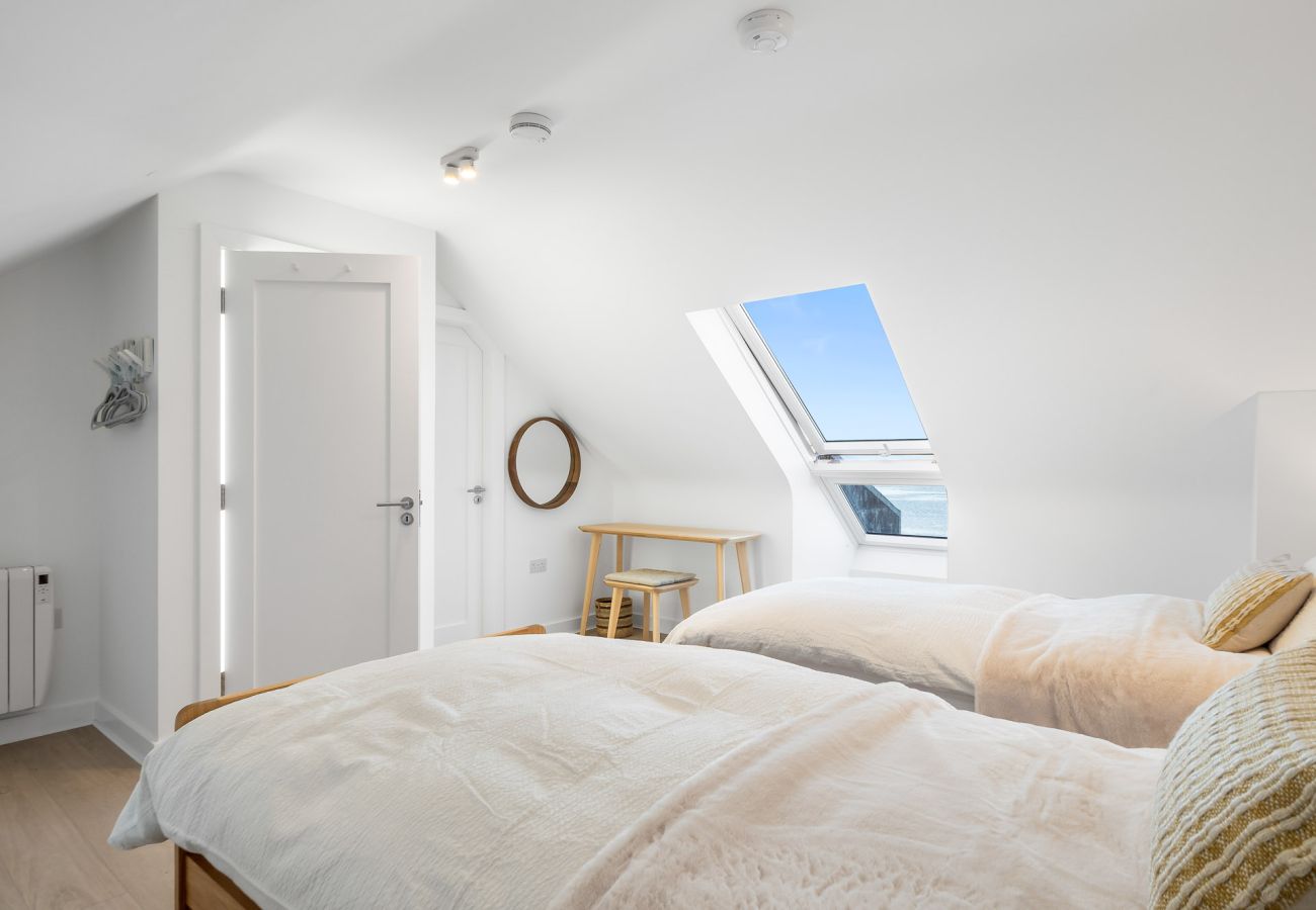 House in Roundstone - West Haven A Coastal Retreat in the Heart of Roundstone