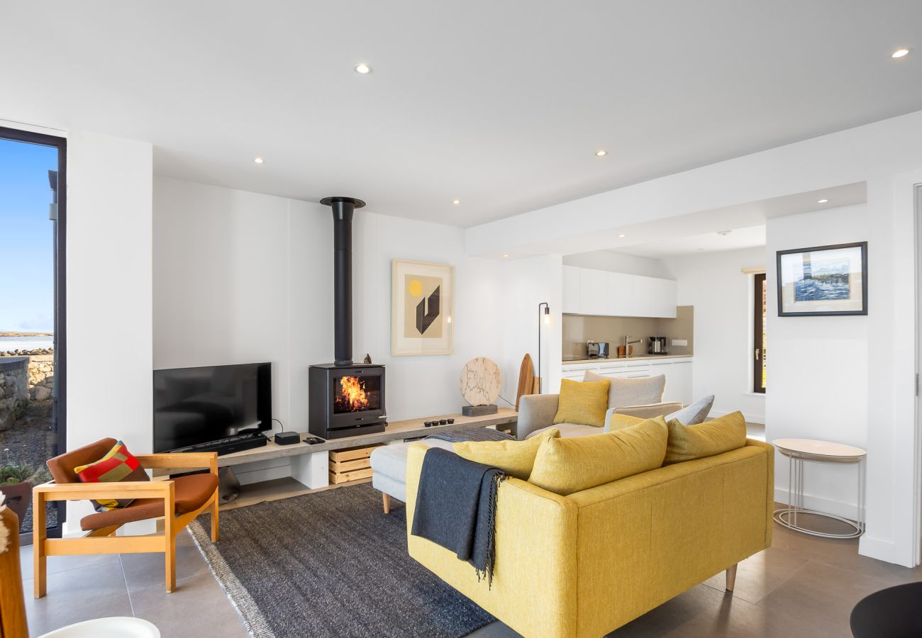 House in Roundstone - West Haven A Coastal Retreat in the Heart of Roundstone