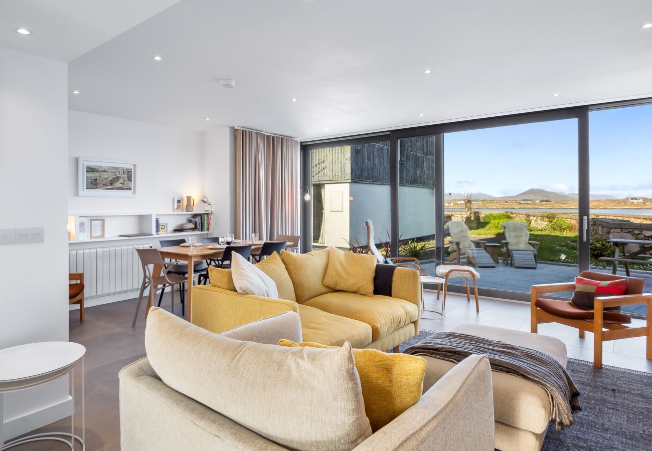 House in Roundstone - West Haven A Coastal Retreat in the Heart of Roundstone