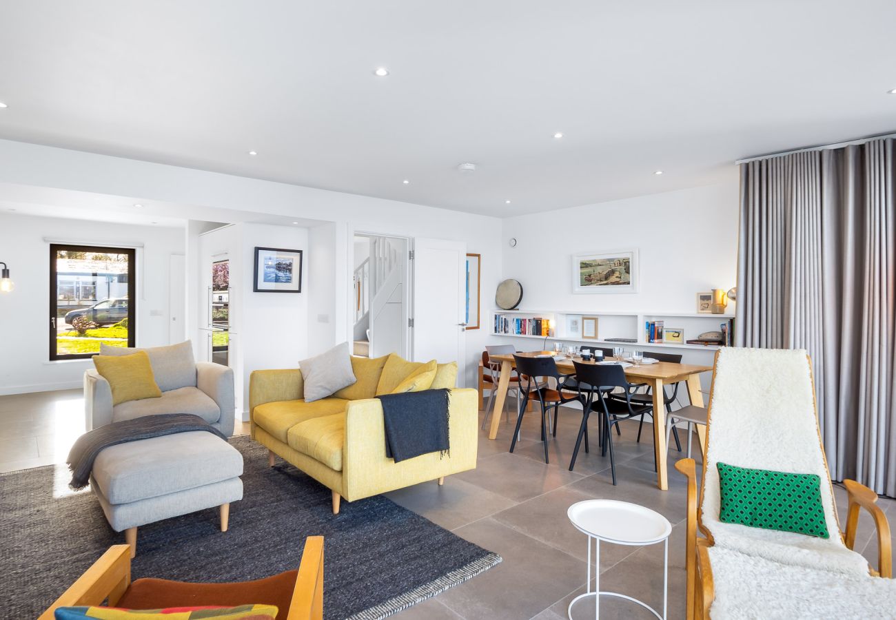 House in Roundstone - West Haven A Coastal Retreat in the Heart of Roundstone