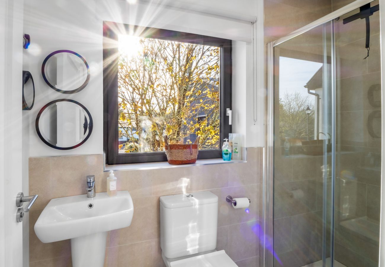 House in Roundstone - West Haven A Coastal Retreat in the Heart of Roundstone