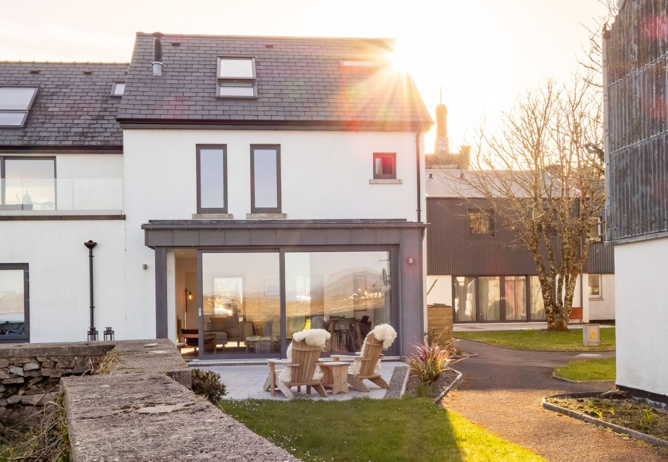 House in Roundstone - West Haven A Coastal Retreat in the Heart of Roundstone