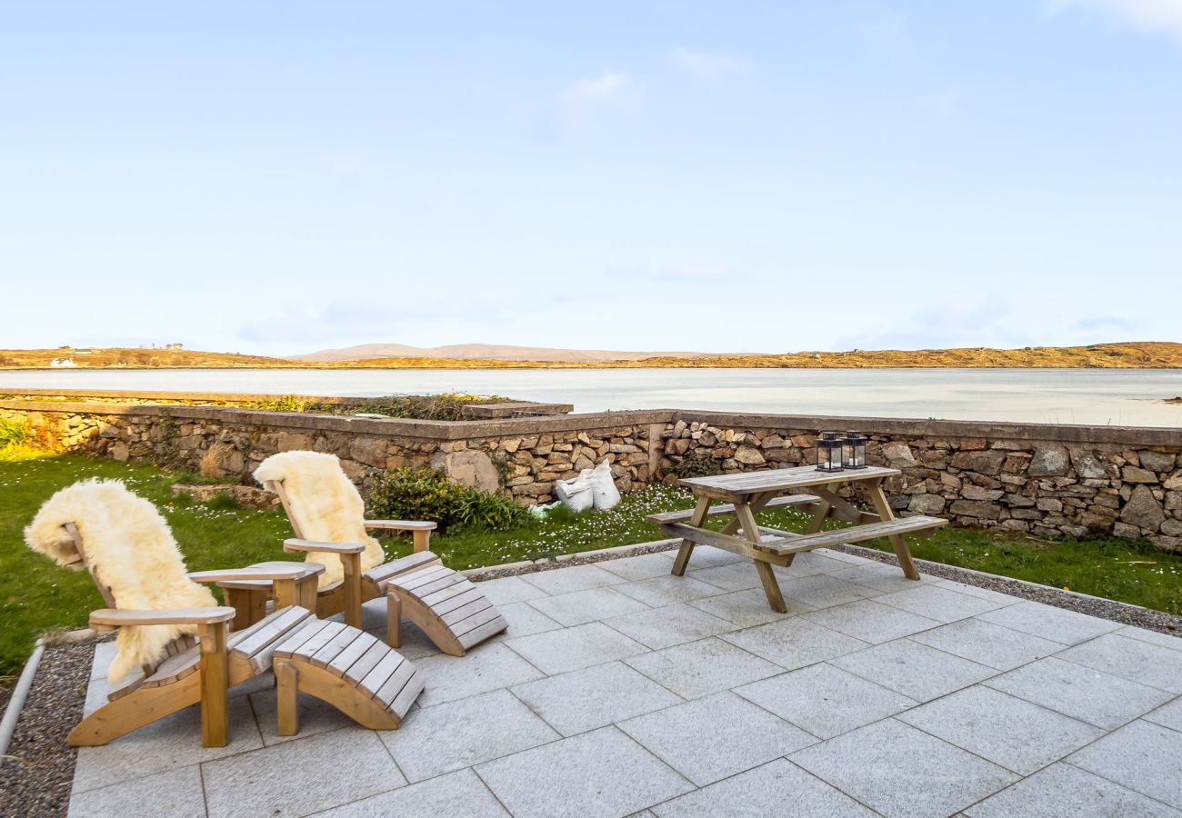 House in Roundstone - West Haven A Coastal Retreat in the Heart of Roundstone