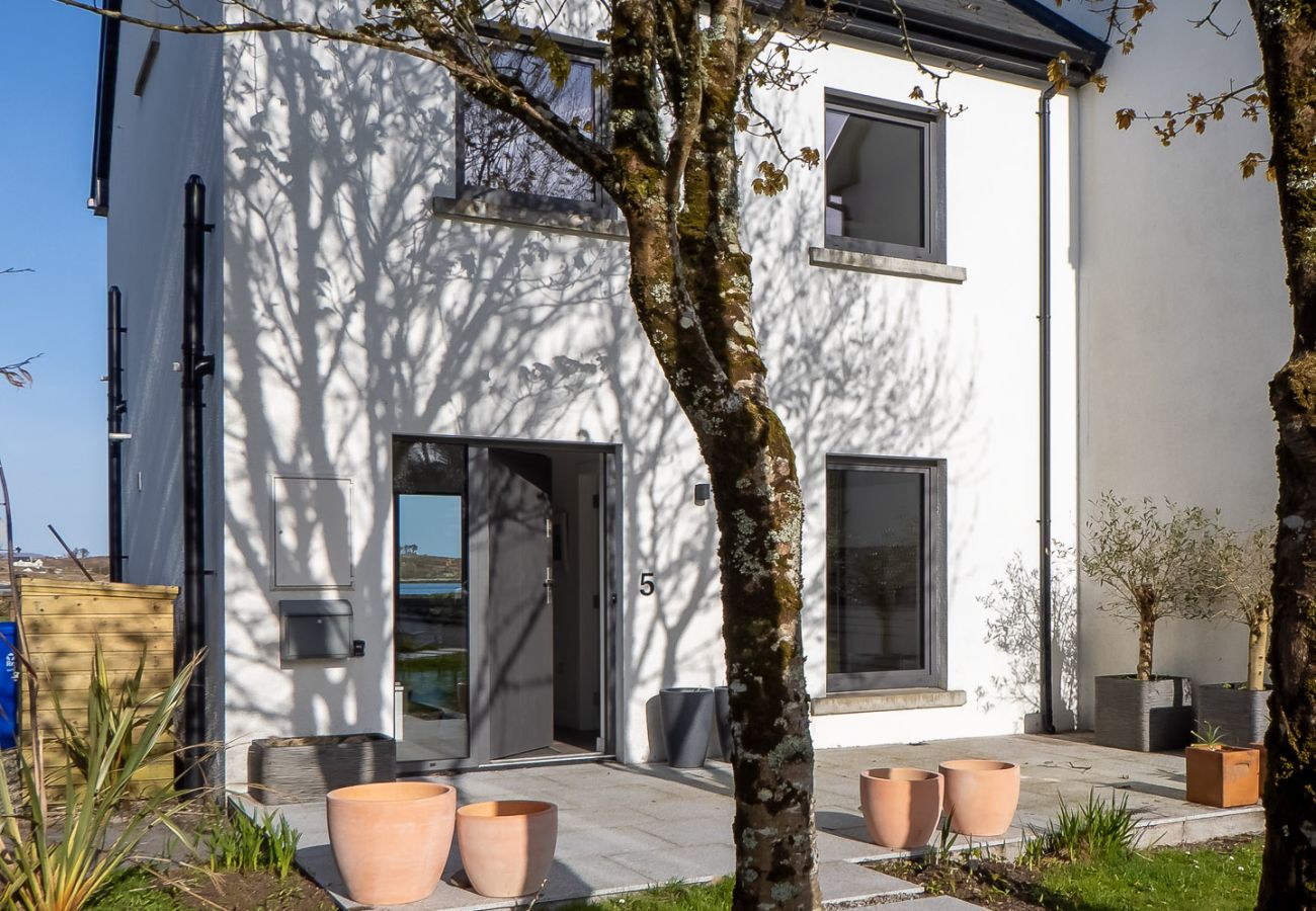 House in Roundstone - West Haven A Coastal Retreat in the Heart of Roundstone