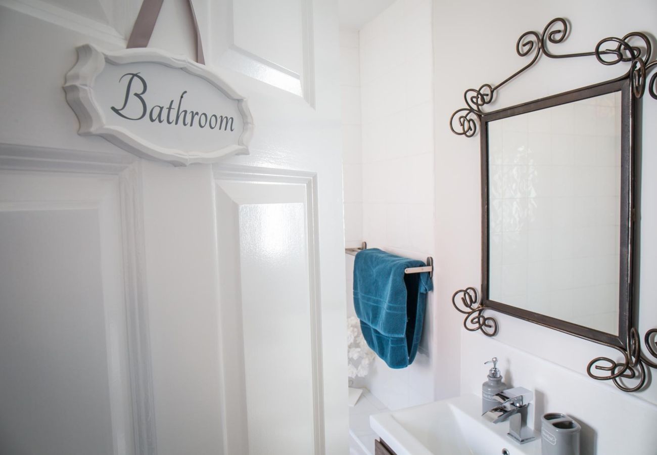 Apartment in Clifden - Pink Blossom