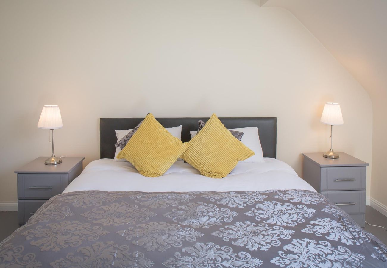 Apartment in Clifden - Pink Blossom