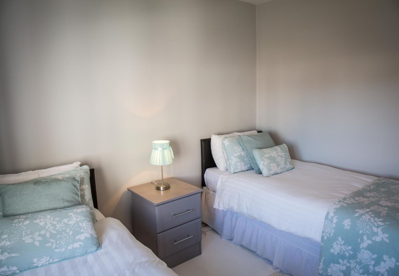 Apartment in Clifden - Pink Blossom