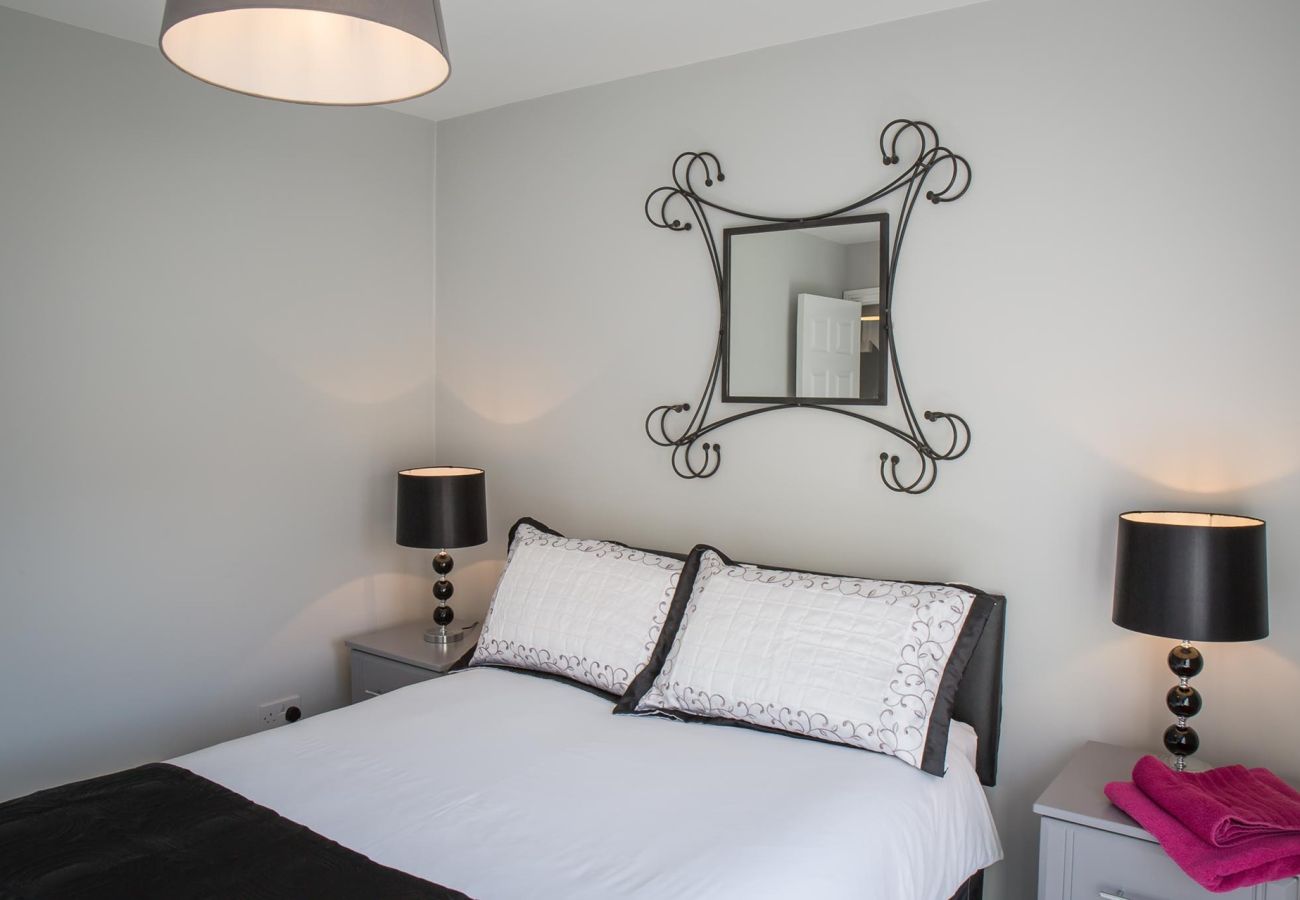 Apartment in Clifden - Pink Blossom