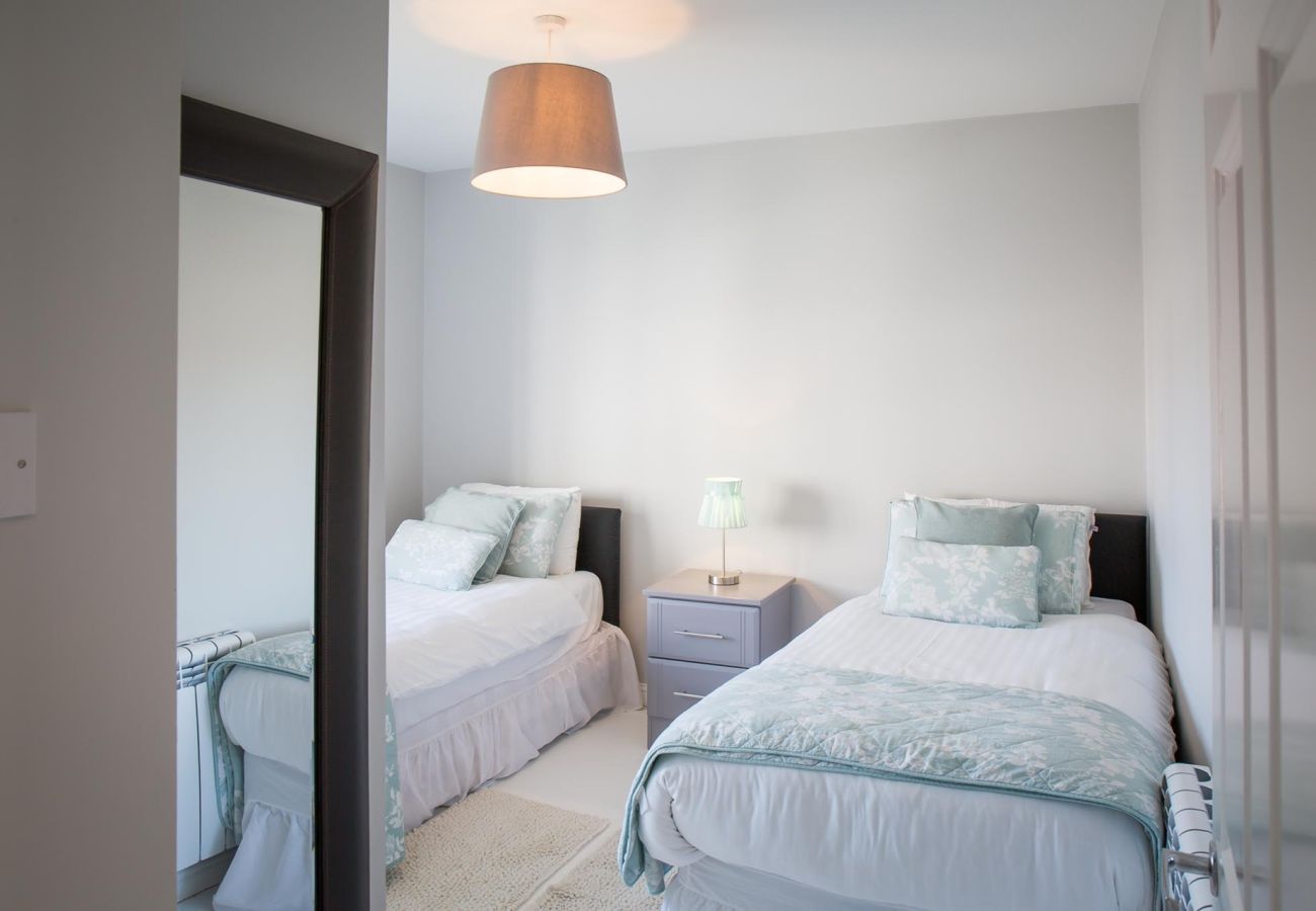 Apartment in Clifden - Pink Blossom