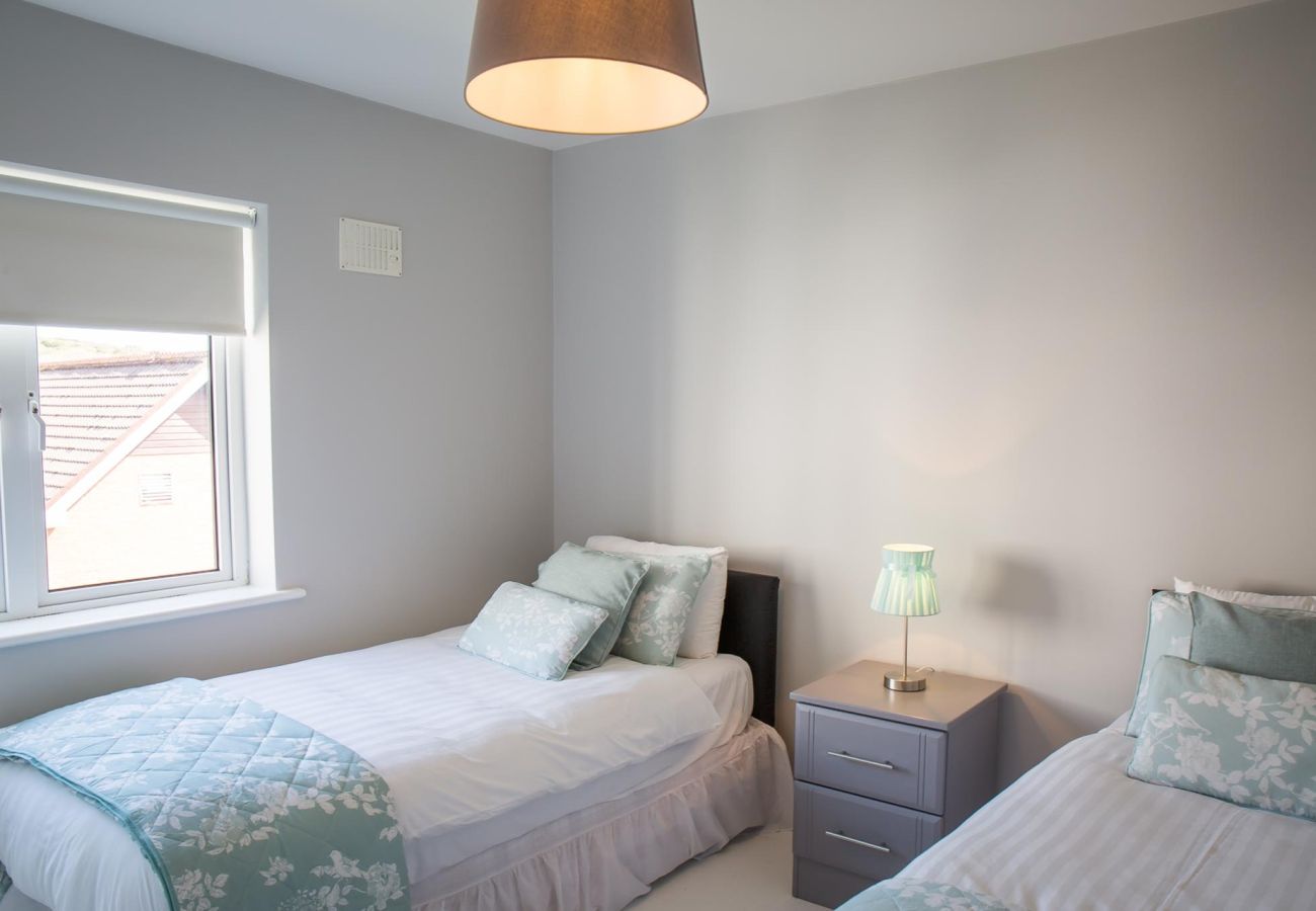 Apartment in Clifden - Pink Blossom