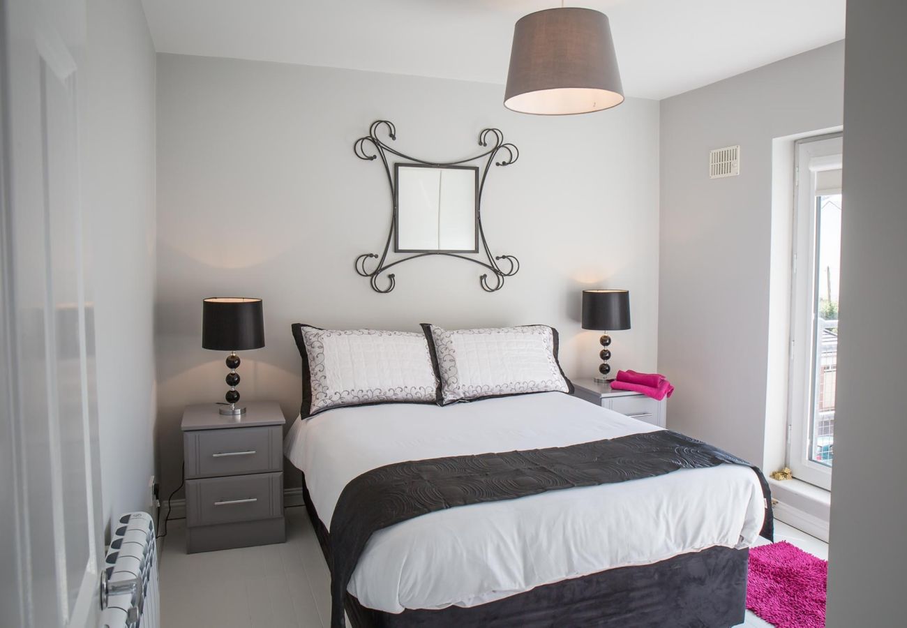 Apartment in Clifden - Pink Blossom