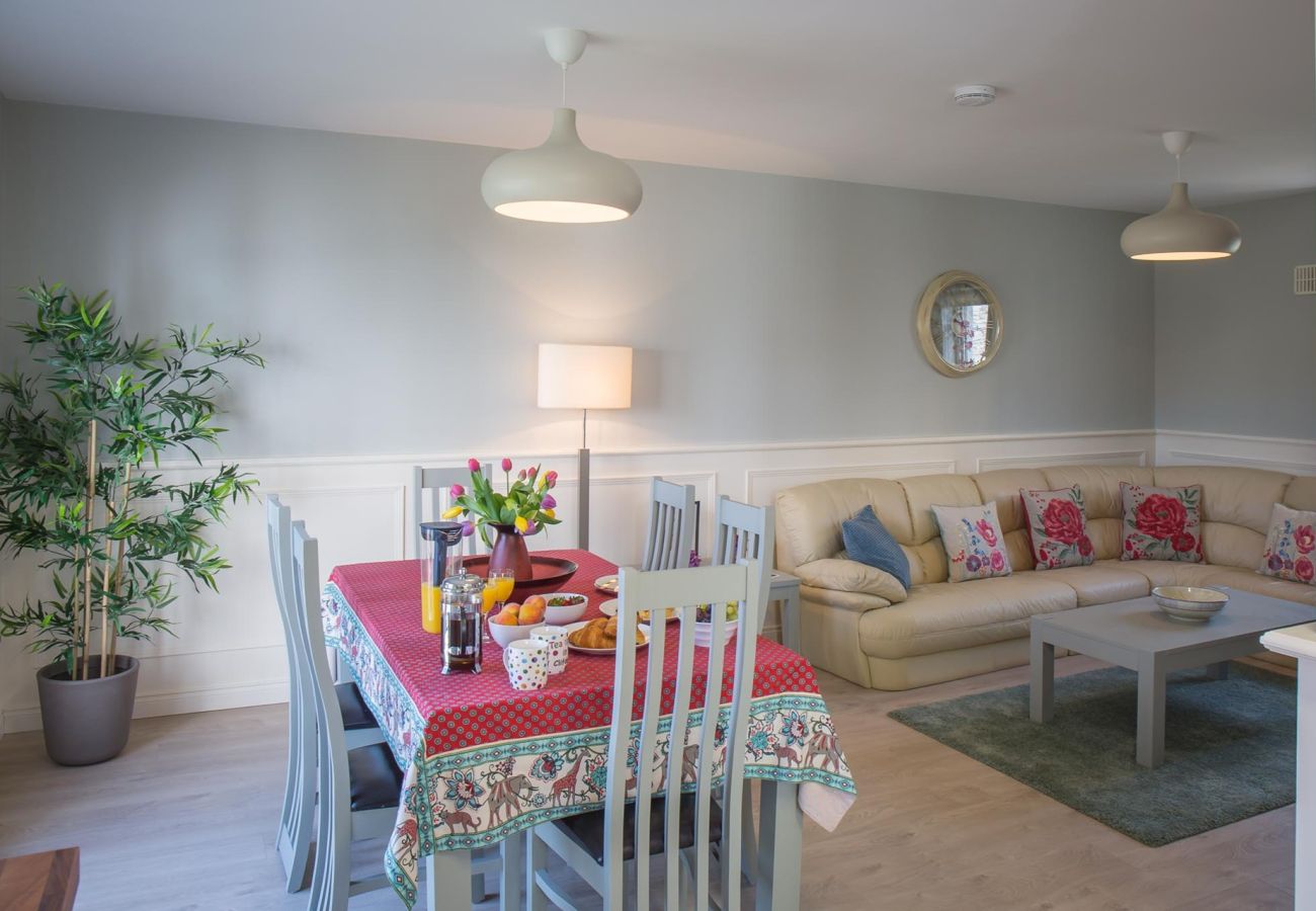 Apartment in Clifden - Pink Blossom