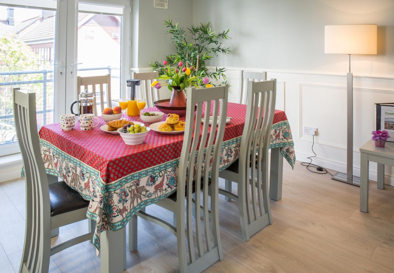 Apartment in Clifden - Pink Blossom