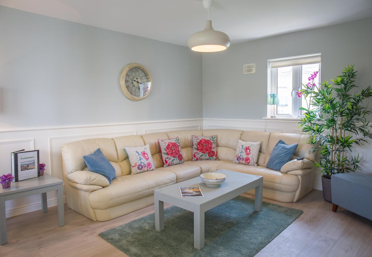 Apartment in Clifden - Pink Blossom