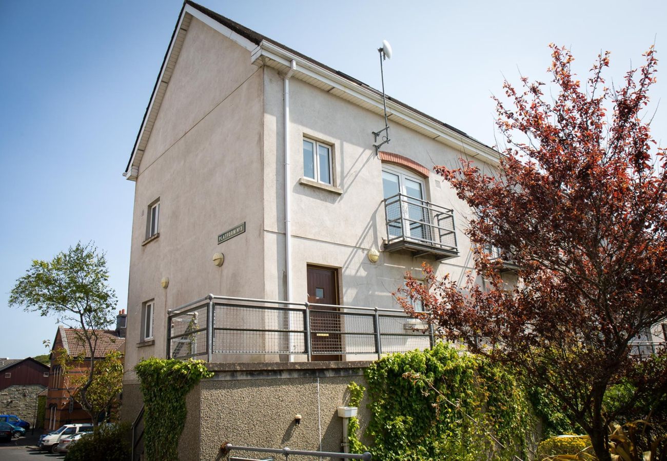Apartment in Clifden - Pink Blossom